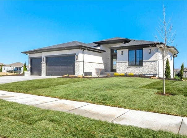 3917 SW Flintrock Drive, Lee's Summit, MO 64082