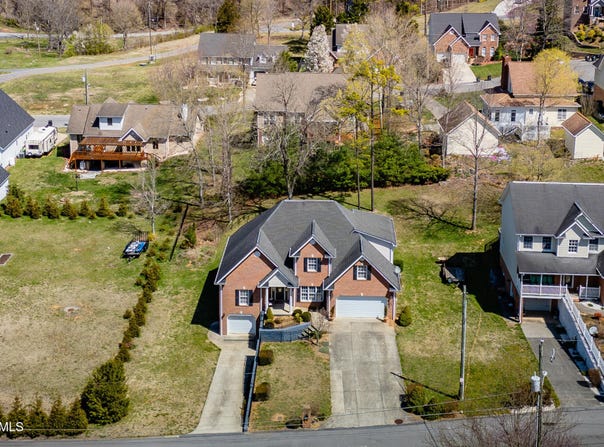 3909 Leaf Point, Kingsport, TN 37663