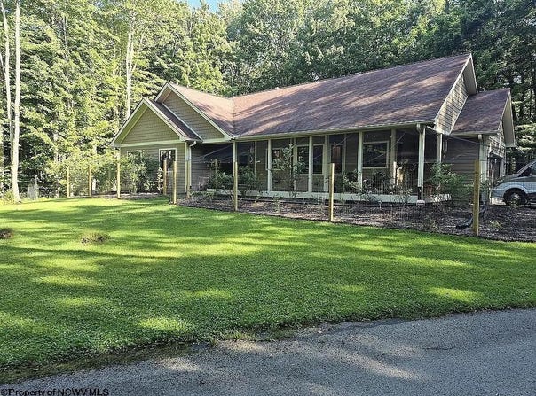 464 Maple Avenue, Davis, WV 26260-0000