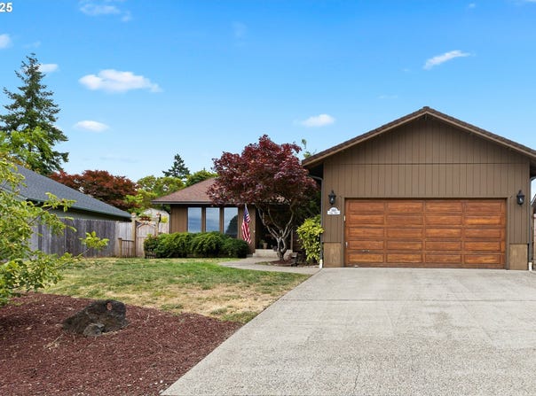 2445 LOMA VISTA DR, Roseburg, OR 97471