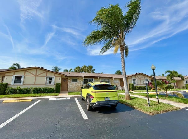 2802 Crosley Drive W, West Palm Beach, FL 33415