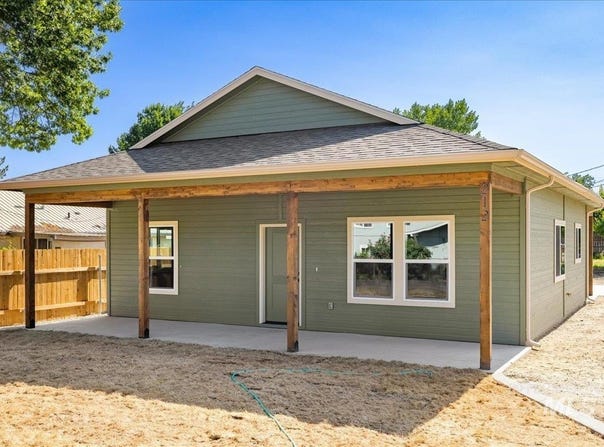 212 N 2nd St W, Homedale, ID 83628