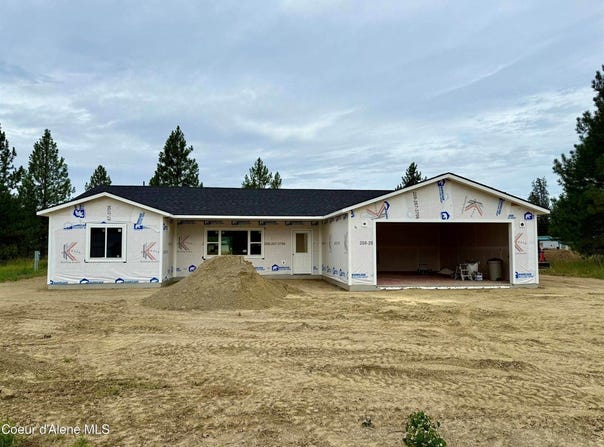 26 Pomelo Place, Moyie Springs, ID 83845