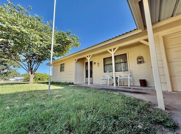 105 W Elm Street, Gustine, TX 76455