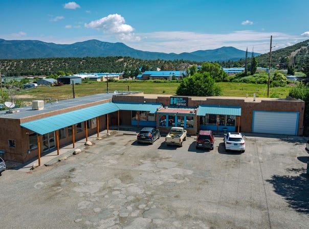15066 NM Hwy 75, Penasco, NM 87553