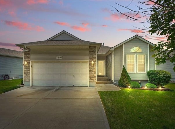 1605 NW Primrose Lane, Blue Springs, MO 64015