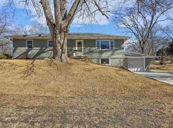 528 Beldon Ave, IowaCity, IA 52246