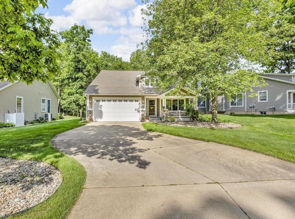 816 E Barrington Circle, Jackson, MI 49203
