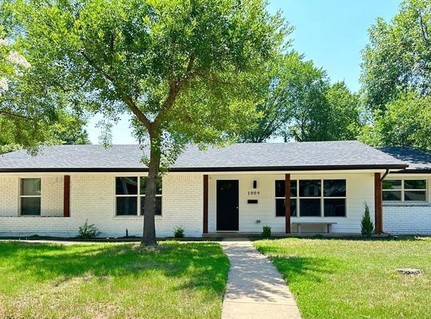 1009 Walnut Street, Irving, TX 75060