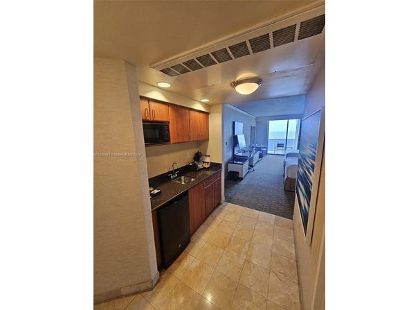 18001 Collins Ave, Sunny Isles Beach, FL 33160
