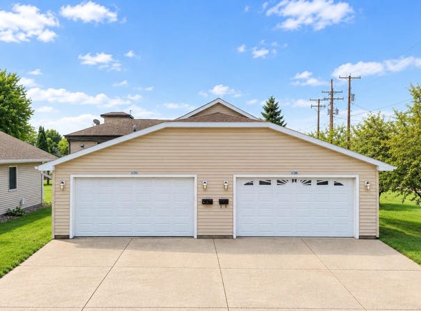 1737 EVANS Street, OSHKOSH, WI 54901-3074