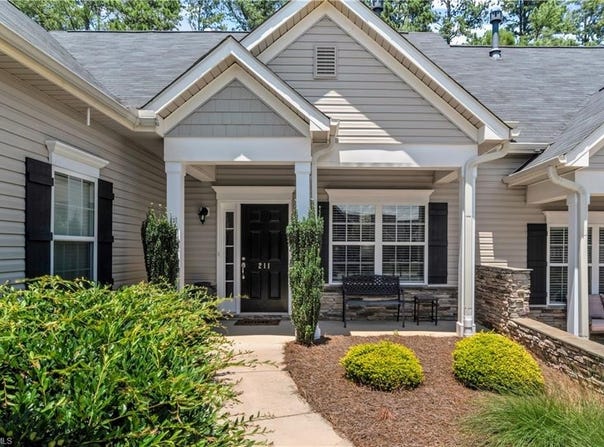 211 Hawks Nest Circle, Clemmons, NC 27012