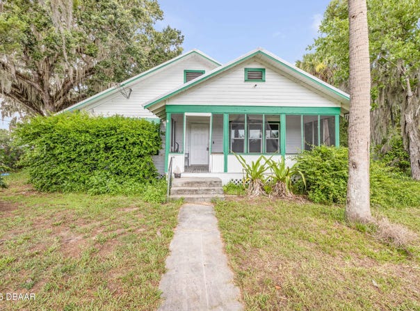 102 N Brooks Circle, Oak Hill, FL 32759
