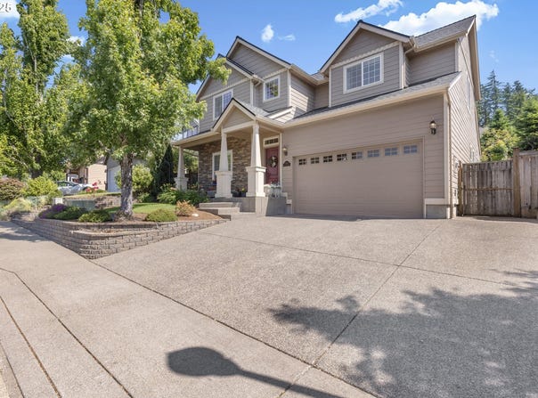 3369 FALCON DR, Springfield, OR 97477