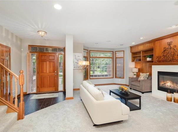 10776 Falling Water Lane, Woodbury, MN 55129