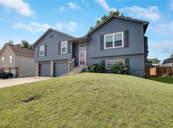 18507 E Bundschu Place, Independence, MO 64056