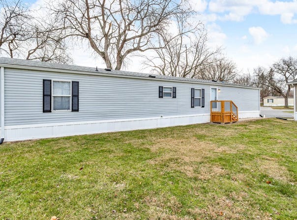 30 St. Andrews, Temperance, MI 48182
