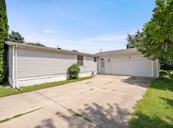 25 Cedar Lane, Sandwich, IL 60548