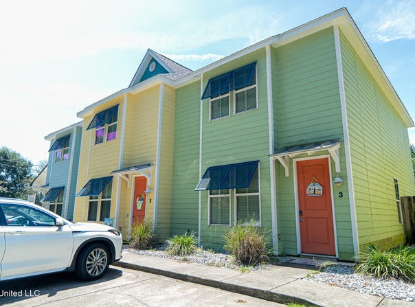 216 Carre Court, Bay Saint Louis, MS 39520