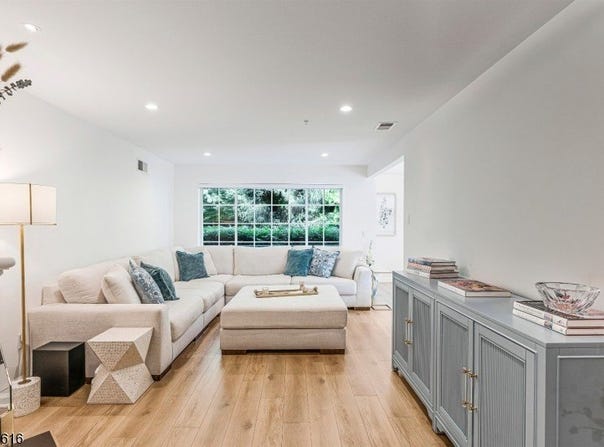 230 Riveredge Dr, Chatham Twp., NJ 07928-3100