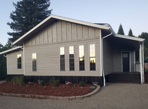 140 S 17TH ST, Cottage Grove, OR 97424