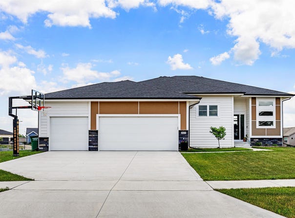309 NW Beechwood Drive, Grimes, IA 50111