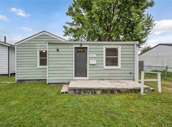 5587 Chagrin Drive, Mentor on the Lake, OH 44060