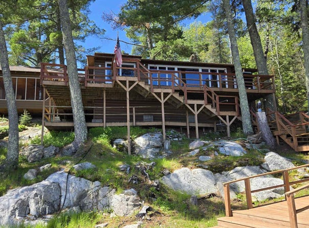 12418 Rock Point Dr, Kabetogama, MN 56669