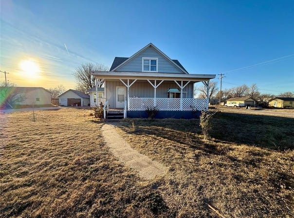 205 S Main Street, Gage, OK 73843