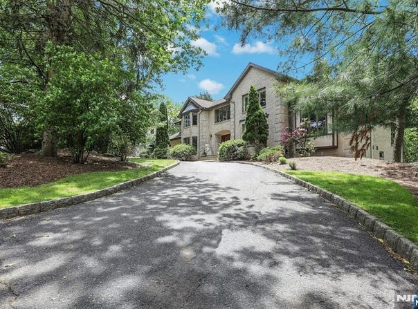 16 Loman Court, Cresskill, NJ 07626
