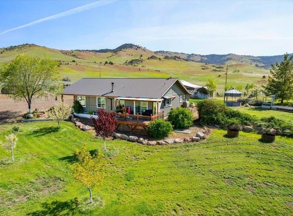 11725 York Rd, Montague, CA 96064