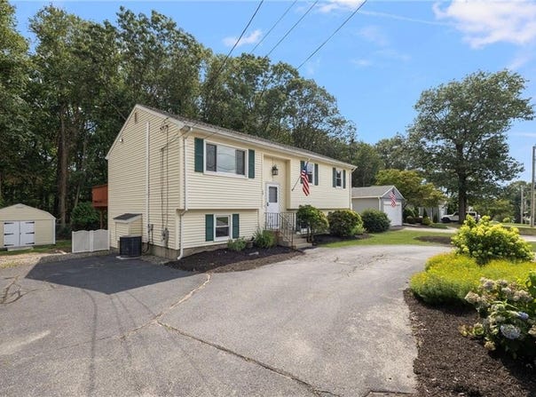 40 ROCKCREST Drive, Cranston, RI 02920