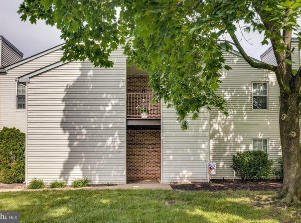9 VILLAGE COURT, MOUNT LAUREL, NJ 08054