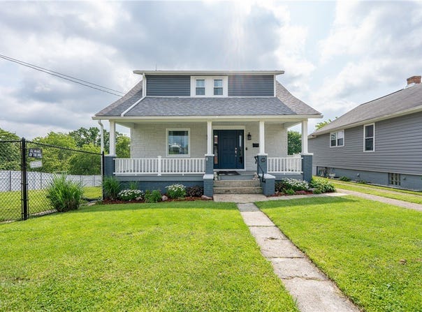 143 Center Ave, Mt Pleasant Boro, PA 15666