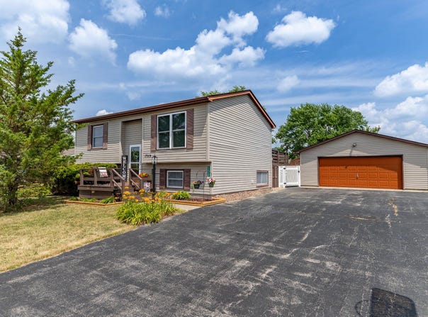 17519 Marion Drive, Lowell, IN 46356