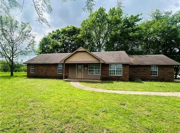 609 Ollar LN, Heavener, OK 74937
