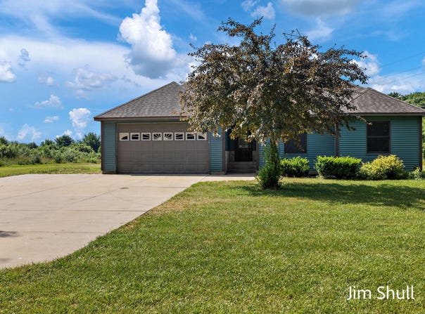 8201 Crocker Road, Holton, MI 49425