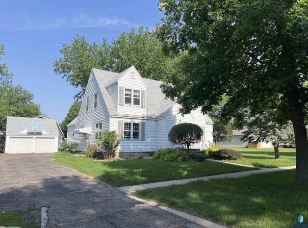 715 McKenzie St, Luverne, MN 56156