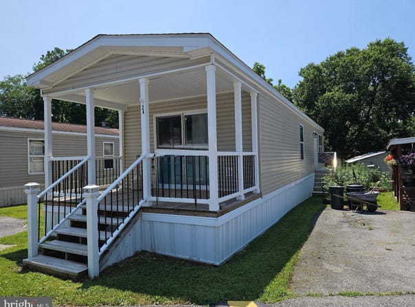 24 OLIVERS PARK DRIVE, ANNVILLE, PA 17003