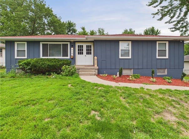 918 Ridge Drive, Warrensburg, MO 64093