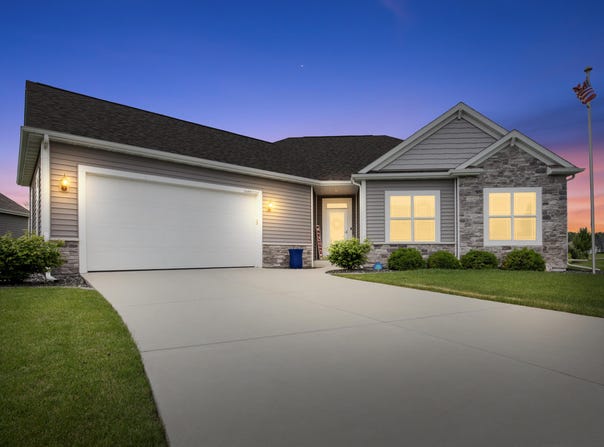 N48w15350 Aster Ct, Menomonee Falls, WI 53051