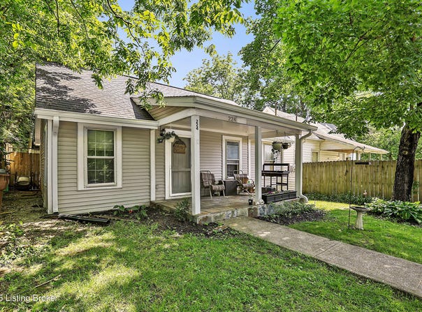 224 E Higgins St, Midway, KY 40347