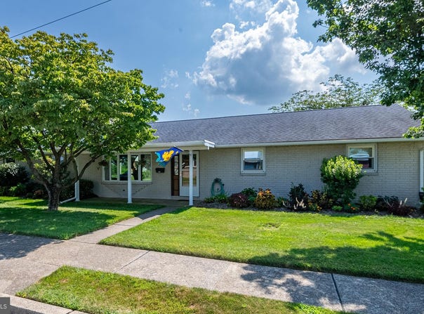 25 RADCLIFF ROAD, WOMELSDORF, PA 19567