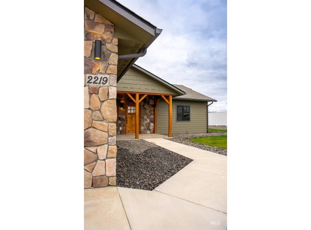 2219 Powers Drive, Lewiston, ID 83501