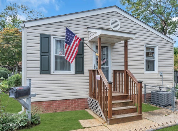43 Barker Avenue, Shrewsbury Twp, NJ 07724