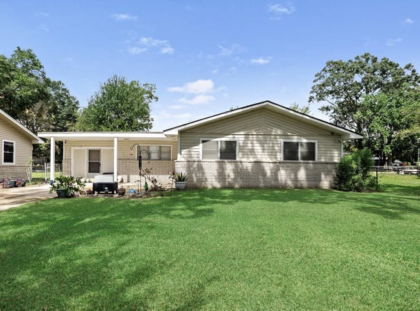 2735 64th St, Port Arthur, TX 77640