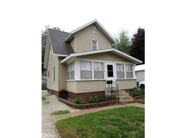 1403 College Avenue, Iowa Falls, IA 50126