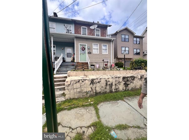 346 CHESTNUT STREET, SLATINGTON, PA 18080