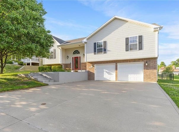 1405 Nottingham Drive, Warrensburg, MO 64093