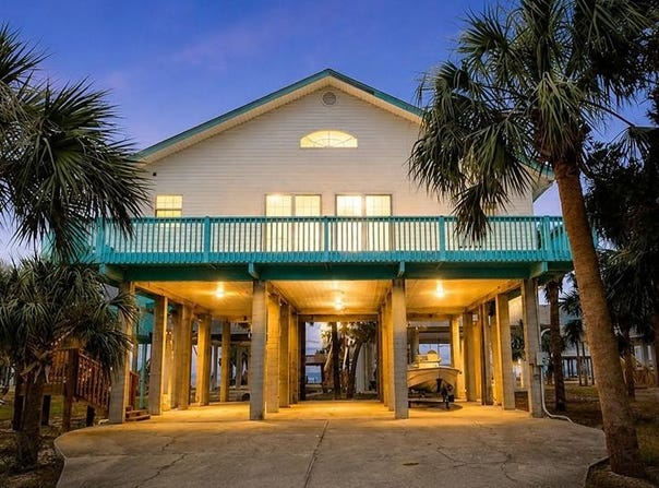 71 W 11th Ave, Horseshoe Beach, FL 32648